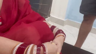 Desi Wife Ne Massage Ki Apne Pati ki  aur Chudai Karwaayi 
